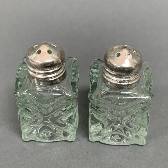 Miniature Salt and Pepper Shakers Clear Glass Silver-plate - Picture 5 of 5